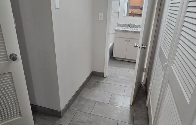 1 bed, 1 bath, 650 sqft, $1,300, Unit 203