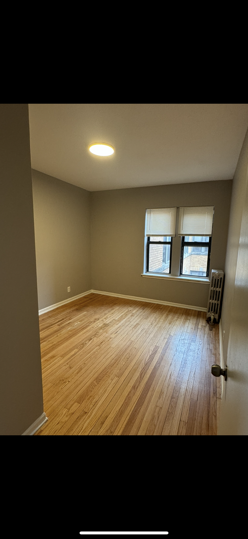 3 beds, 1 bath, $2,249, Unit 228-3E