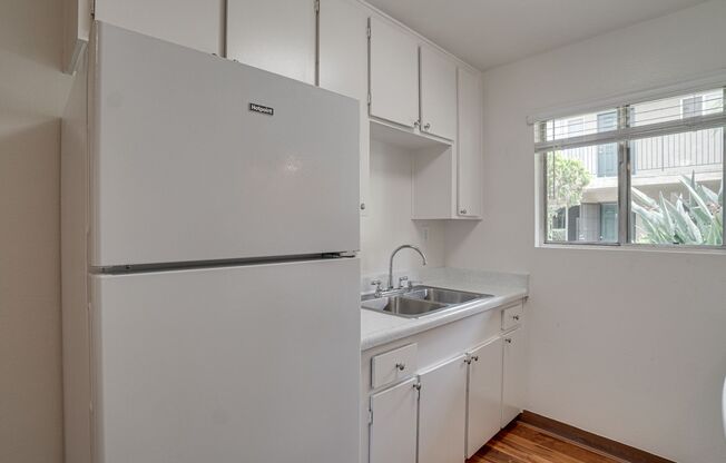 1 bed, 1 bath, 725 sqft, $1,800, Unit 06