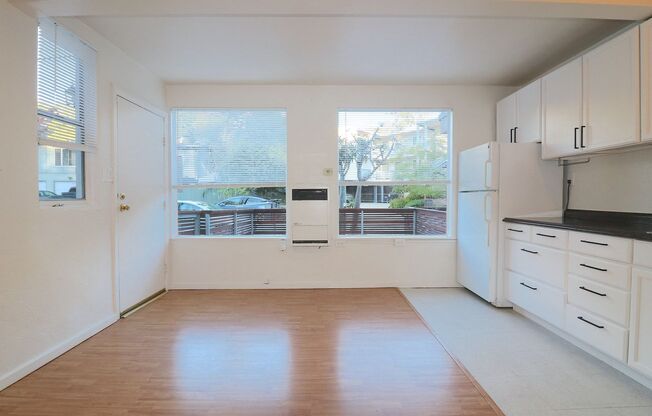 Dove Street 3720-3722