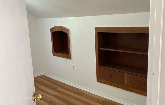 4 beds, 1 bath, $1,200, Unit 11202 (Upper)