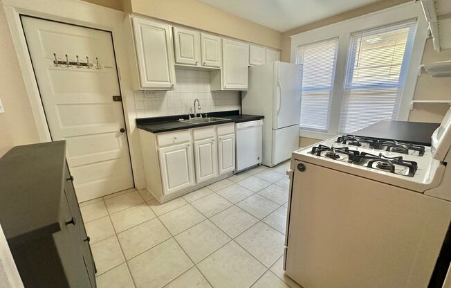 2 beds, 1 bath, $1,495, Unit Lower