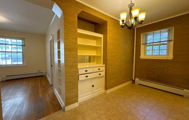 1 bed, 1 bath, 605 sqft, $1,250, Unit B-12