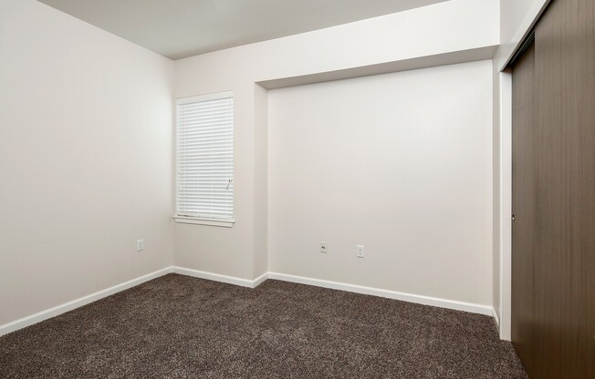 3 beds, 2 baths, 1,402 sqft, $2,275, Unit 140-102