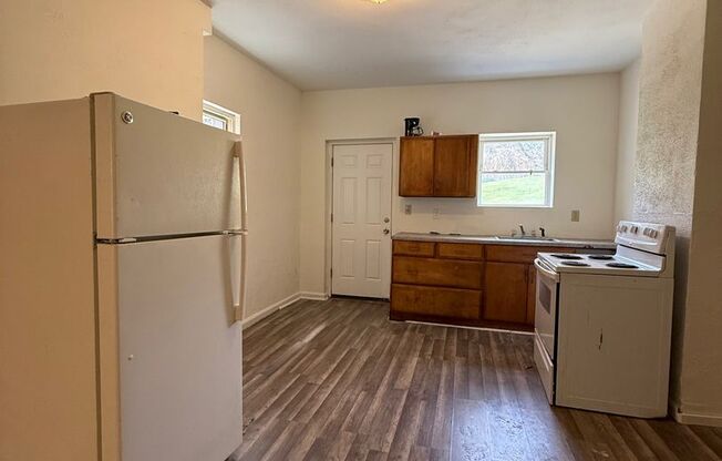 3 Bed 1 Bath in Pittsburgh!