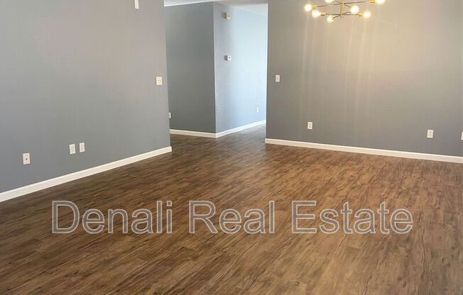 2604 W MOBILE LN