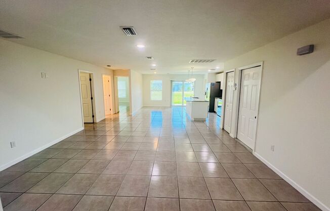 GORGEOUS 4 Bedroom/ 2 Bathroom in Palm Bay!!