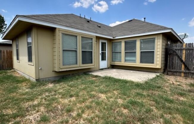 3 beds, 2 baths, $1,650