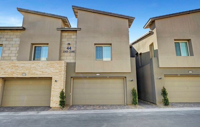 GORGEOUS UPGRADED TOWNHOME in West Summerlin!
