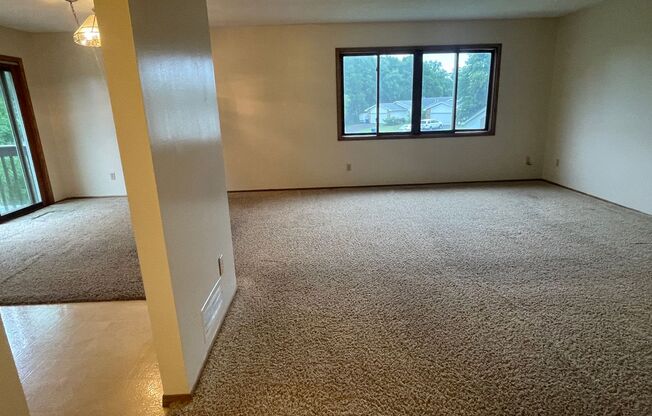 Minnetonka Side x Side, 2 Car Garage, Laundry, Walk out Deck, Available Aug 1, Pet Free