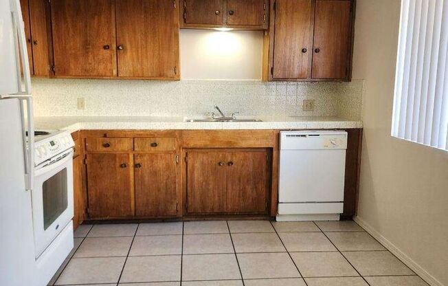 2 beds, 1 bath, $1,050