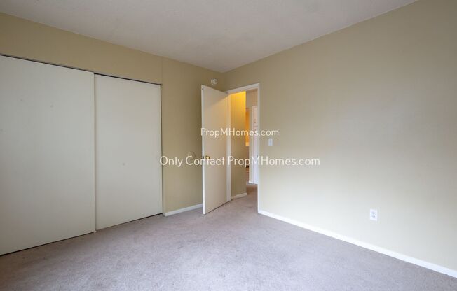 2 beds, 1 bath, $1,499, Unit 6851 N Fessenden Street Unit 4