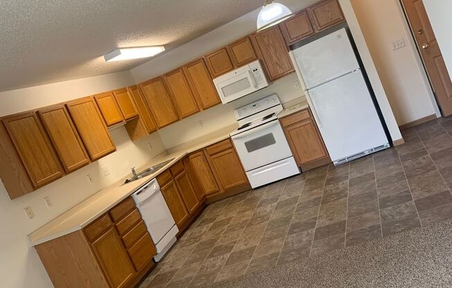 2 beds, 1 bath, 1,000 sqft, $950, Unit 107