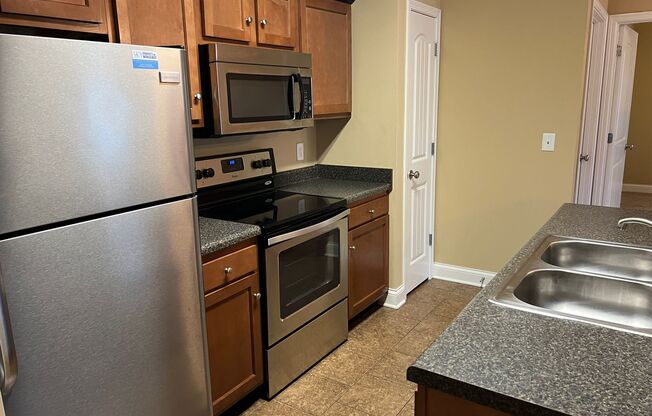 1 bed, 1 bath, 765 sqft, $825, Unit 125