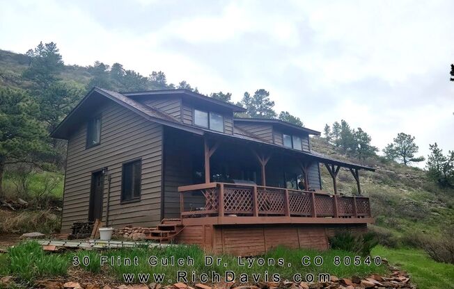 Rustic Luxury Mountain Home in Lyons