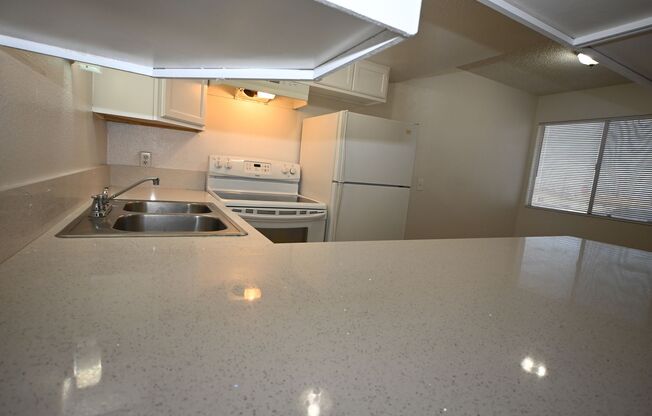 302 Eastminister -RECENTLY REMOMDELED KITCHEN - 2 BED Apartment -Downstairs -  NO PETS -
