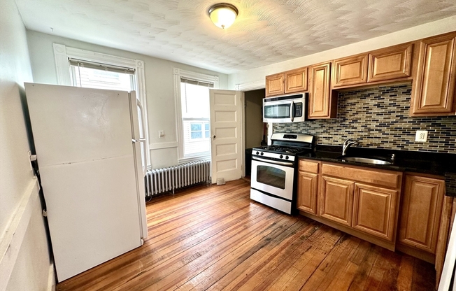 82 DEXTER AVE