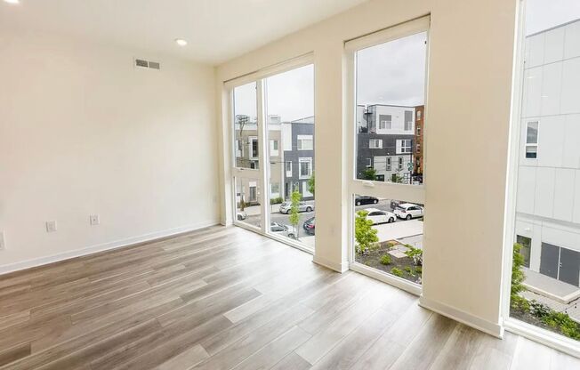 2 beds, 2 baths, 900 sqft, $1,795, Unit Unit 422 B