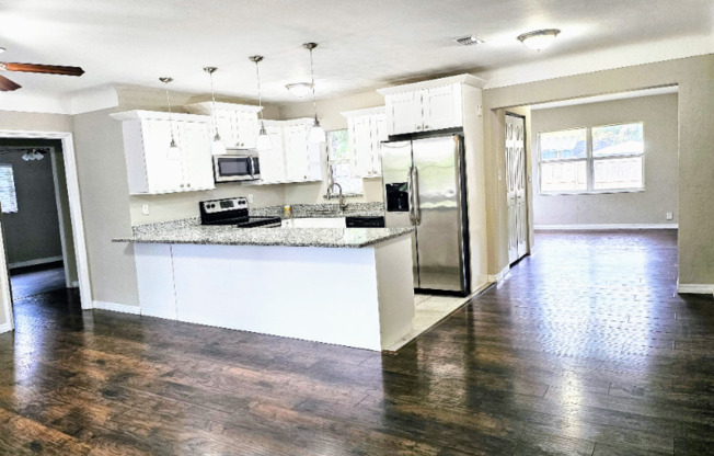 5020 16 AVE N