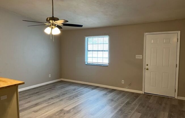 Check Out This 2 bedroom/1 bathroom Duplex!