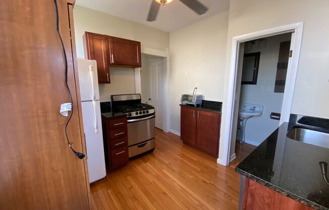 1 bed, 1 bath, 650 sqft, $1,095, Unit 61 E. 4th Ave.