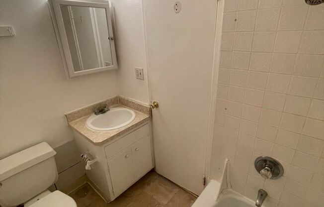 2 beds, 1.5 baths, $4,000, Unit 2