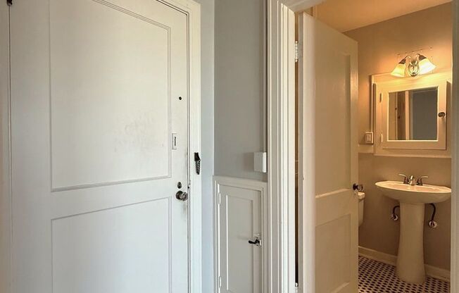 Studio, 1 bath, 460 sqft, $1,525, Unit 307