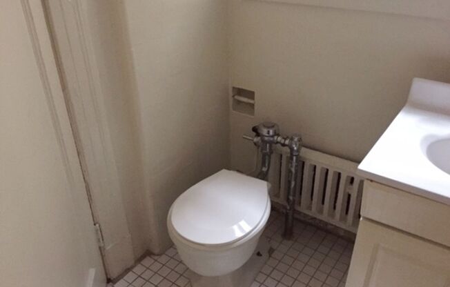 1 bed, 1 bath, 900 sqft, $1,400, Unit 114