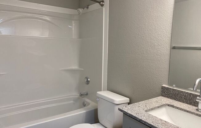 3 beds, 2 baths, 643 sqft, $2,100, Unit B202