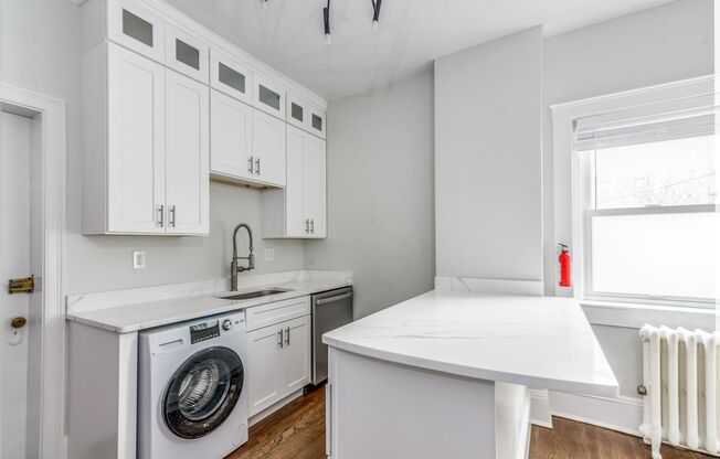 Just Renovated! Washington Square - Close to T / Star Market