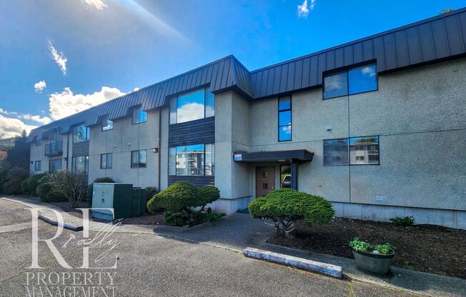 Spacious & Secure Ground-Level Living Near Waterfront Parks