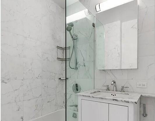 1 bed, 1 bath, 569 sqft, $4,500, Unit 32L