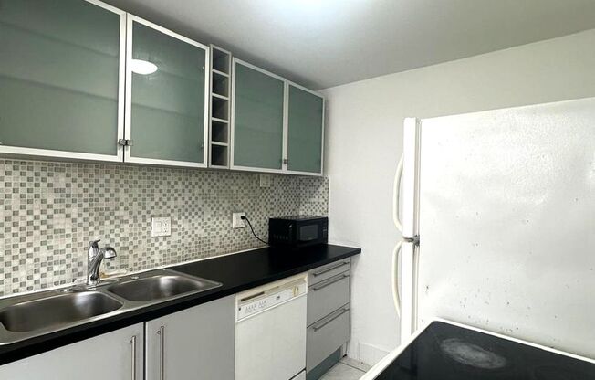 Studio, 1 bath, $1,700, Unit 1319-305