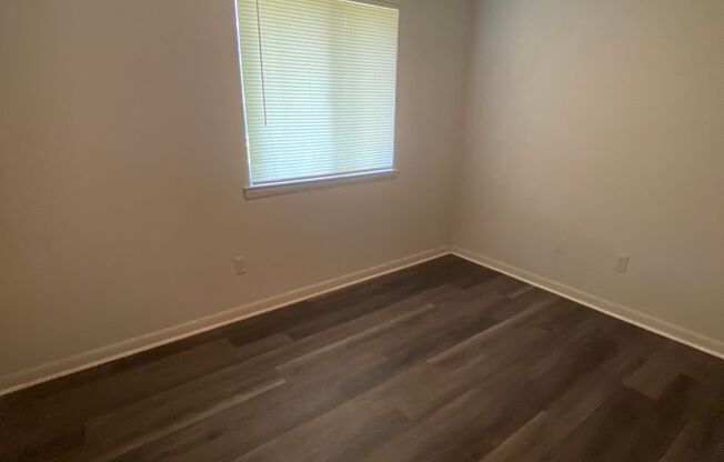 2 beds, 1 bath, $700, Unit Bldg 10 Apt H