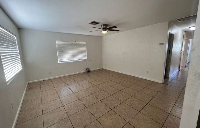 5 Bedroom 2 Bath - Close to 29 Palms Marine Base and Luckie Park