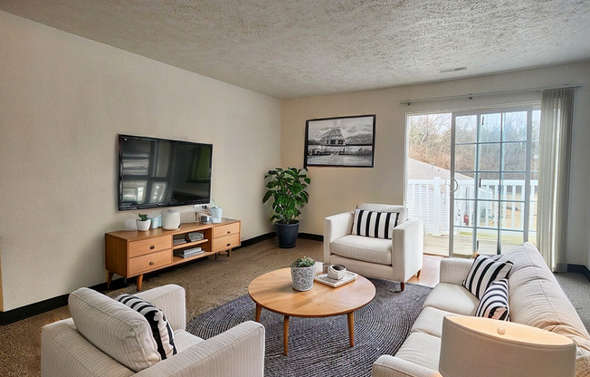 3 beds, 2 baths, $1,195, Unit 1100 3B