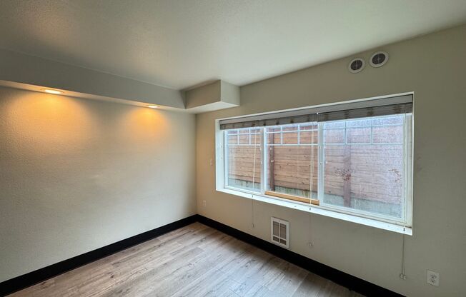 Studio, 1 bath, 350 sqft, $1,000, Unit 109