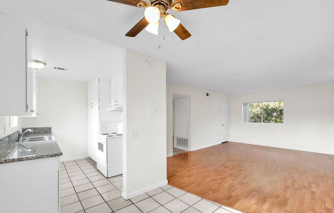 2 beds, 1 bath, 850 sqft, $1,740, Unit H-24