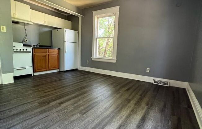 1 bed, 1 bath, 700 sqft, $900, Unit 5