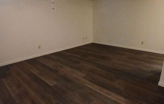 2 beds, 1 bath, 800 sqft, $1,095, Unit 190103