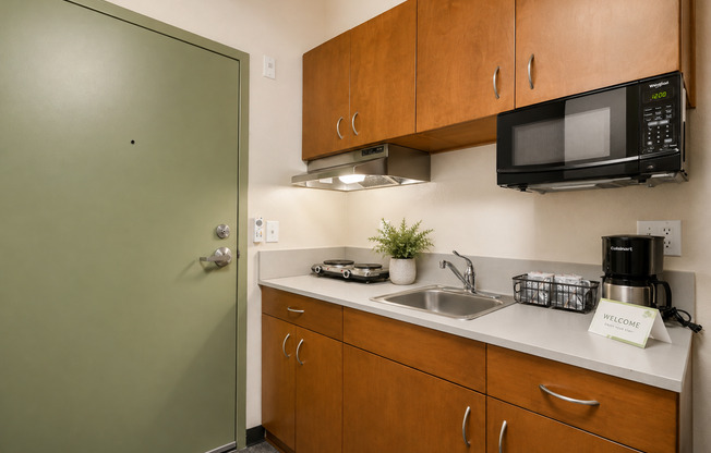 Studio, 1 bath, 350 sqft, $1,345, Unit 329 Loft