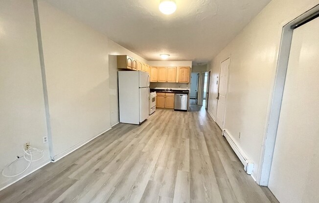 2 beds, 1 bath, $3,800, Unit 2