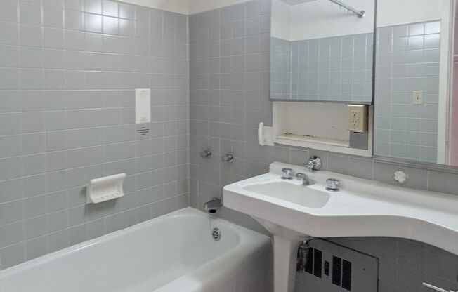 Studio, 1 bath, 195 sqft, $470, Unit 517