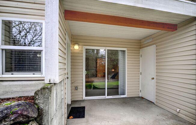 2 beds, 2 baths, 886 sqft, $2,095, Unit H302