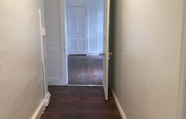 3 beds, 1 bath, $1,025