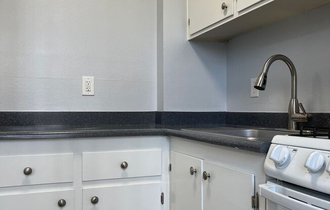 Studio, 1 bath, 300 sqft, $1,350, Unit 208