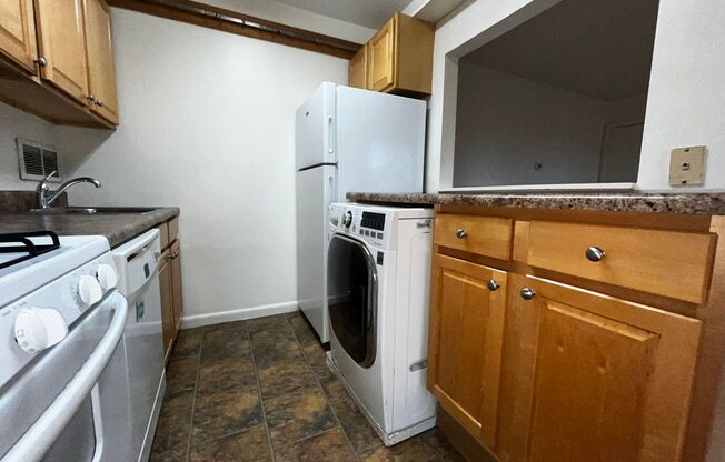 2 beds, 1 bath, 800 sqft, $1,450, Unit 2709-2D