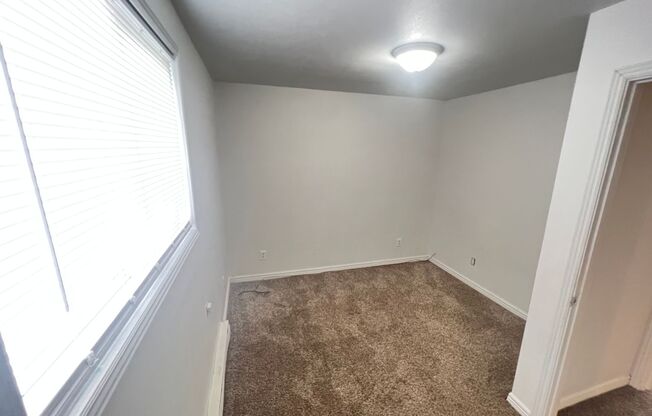 2 beds, 1 bath, 530 sqft, $1,100, Unit Back House