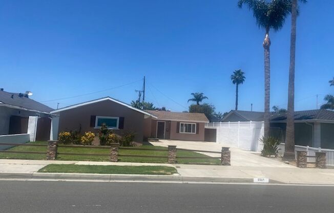 Beautiful 3 bedroom, 2 bath home in lovely Huntington Beach