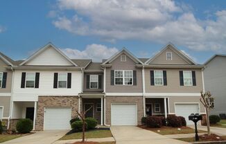 Beautiful Townhouse Minutes from Lake Lanier